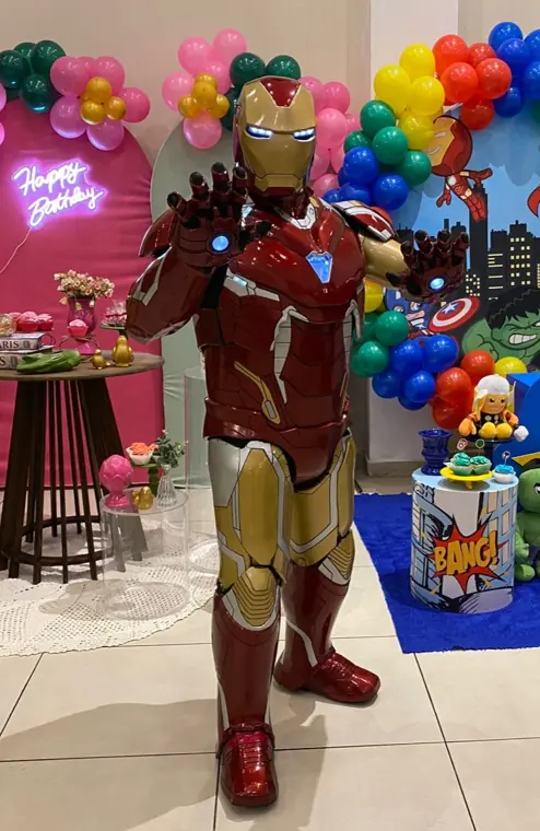 Homem de Ferro em festa infantil