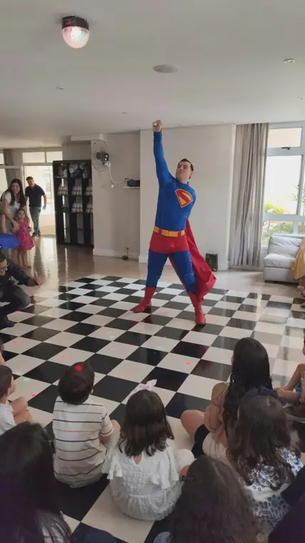 Superman em festa infantil
