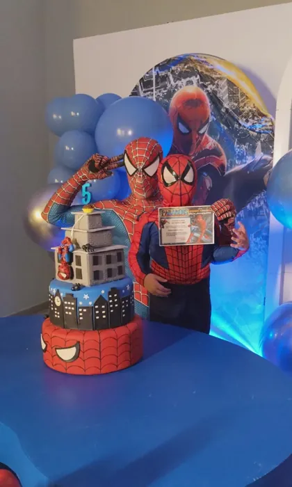 Homem-Aranha em festa infantil